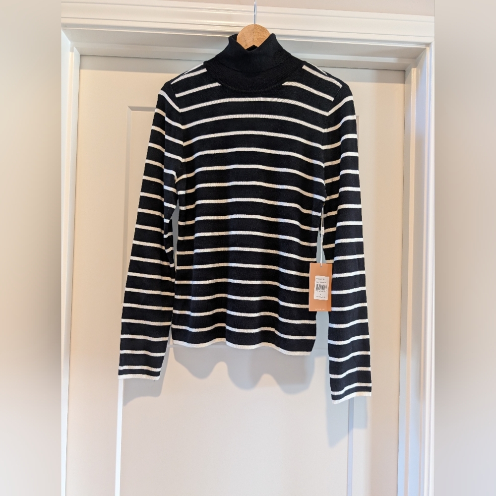 Cyrus Black and Cream Striped Sweater Size Large NWT